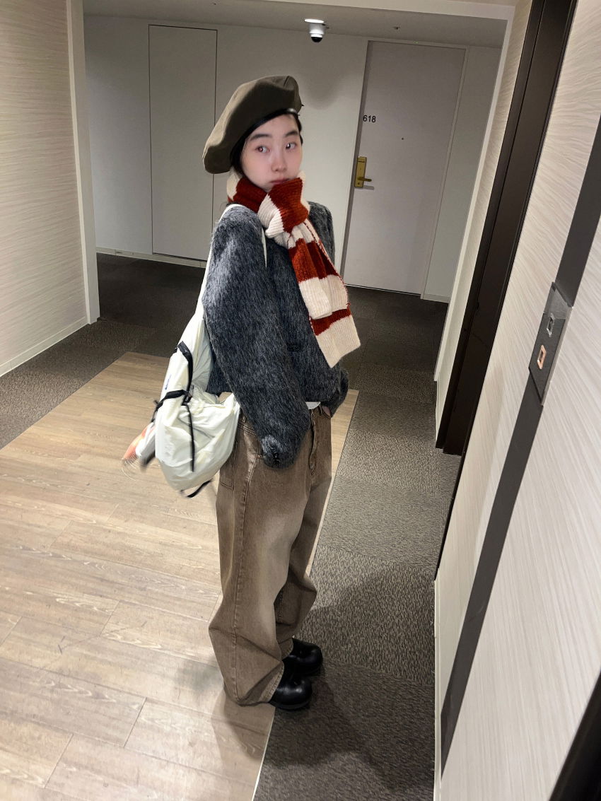 머플러 모델 착용 이미지-S1L7