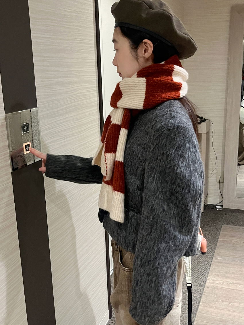 머플러 모델 착용 이미지-S1L14