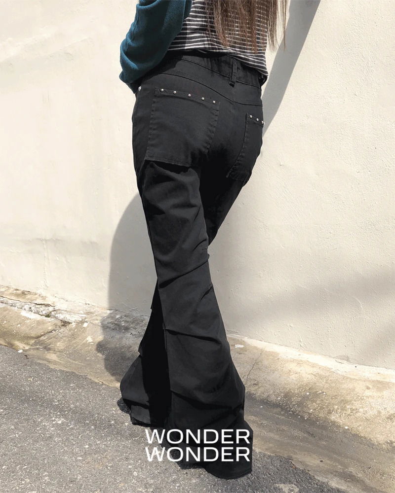 鉚釘設計喇叭長褲