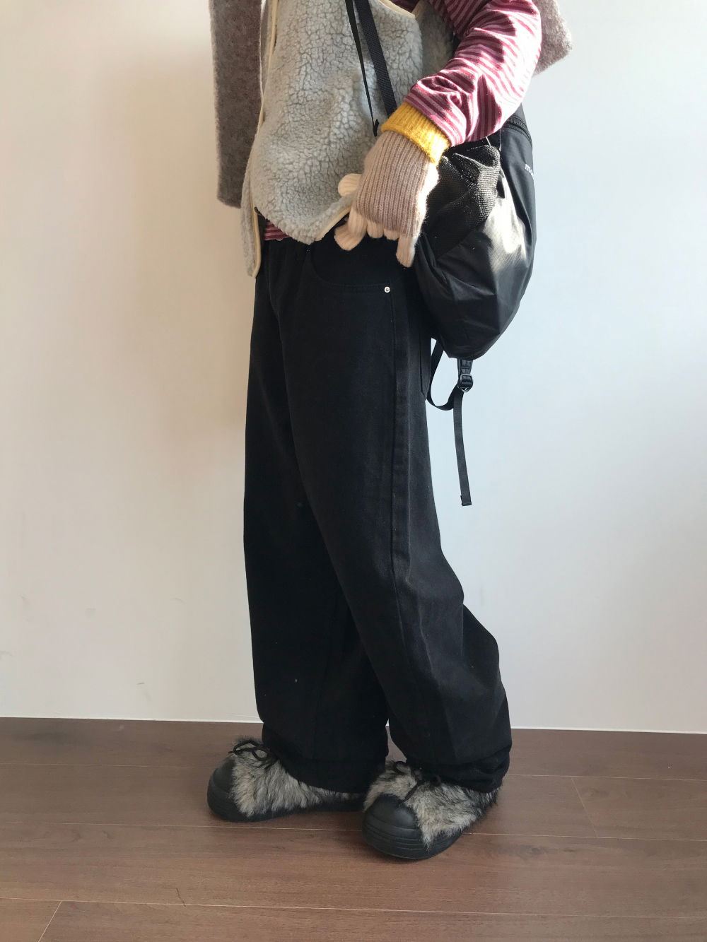 바지 모델 착용 이미지-S4L4