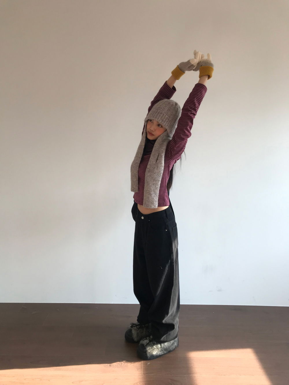 바지 모델 착용 이미지-S3L12