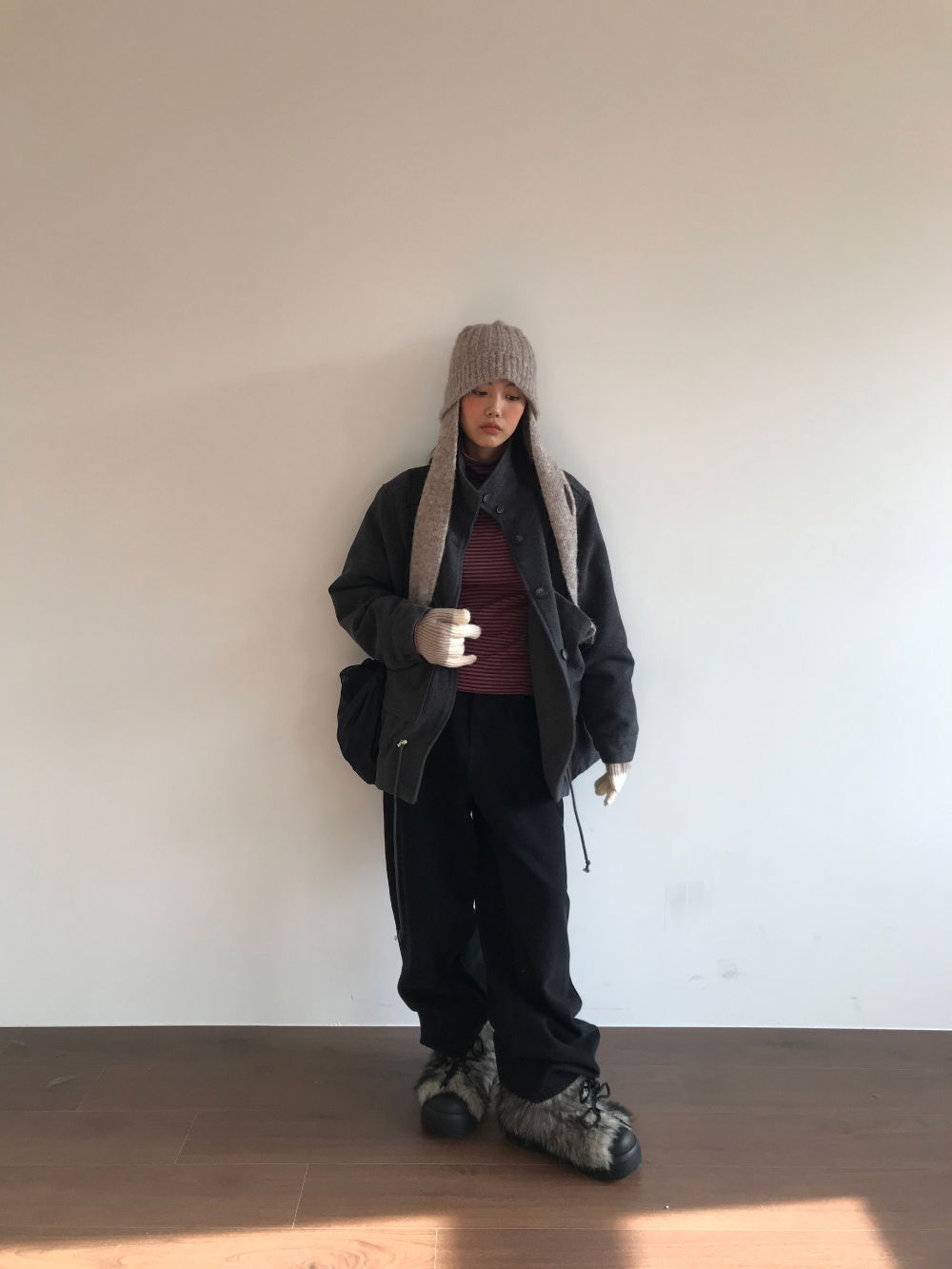 바지 모델 착용 이미지-S3L9