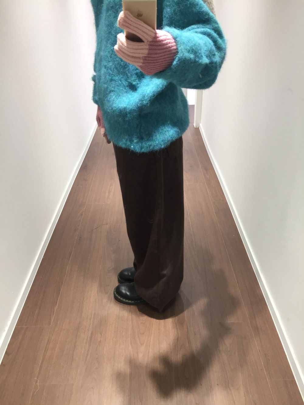 바지 모델 착용 이미지-S3L51