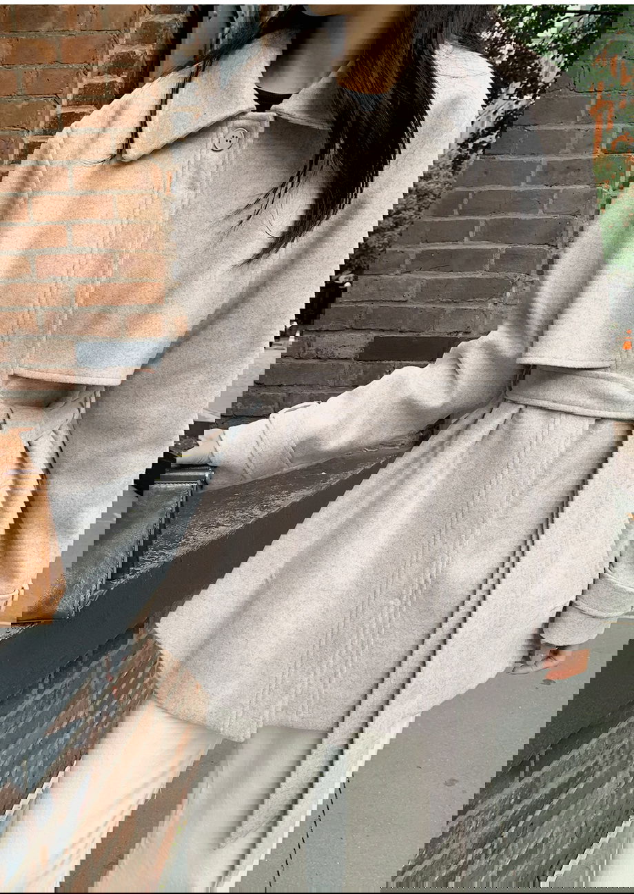 리리앤코 하로픈 플랩 카라넥 벨트 하프 코트