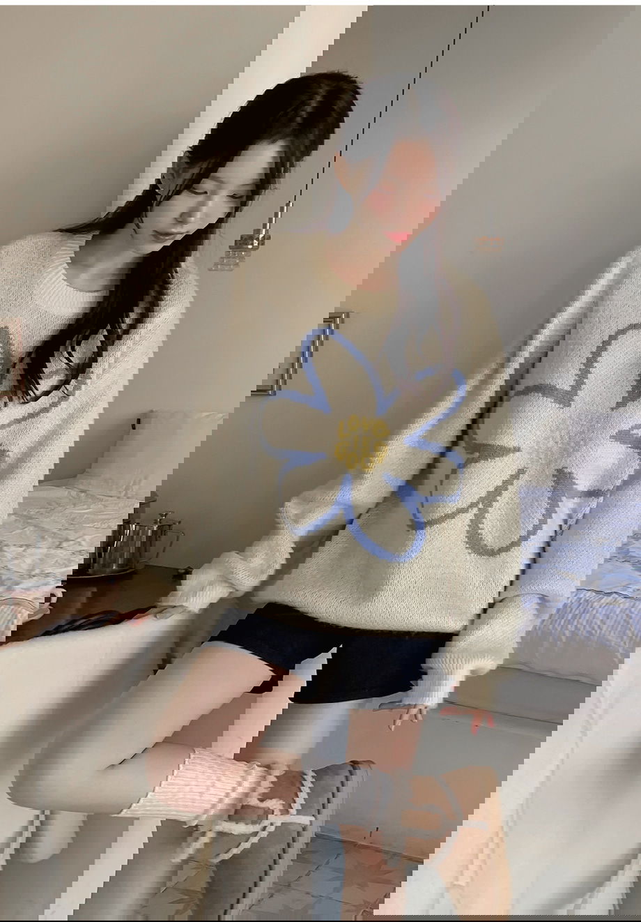 리리앤코 플로네브 브러쉬 플라워 루즈핏 니트