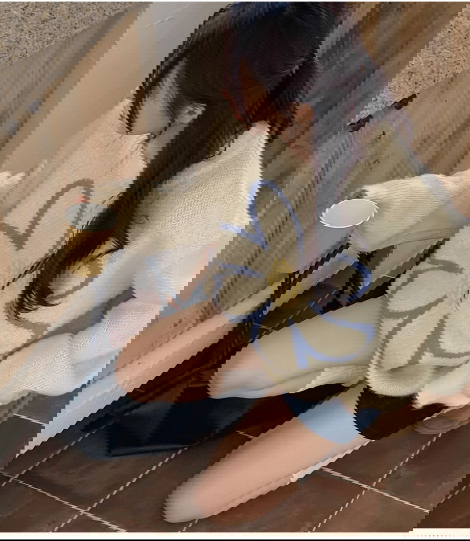 리리앤코 플로네브 브러쉬 플라워 루즈핏 니트