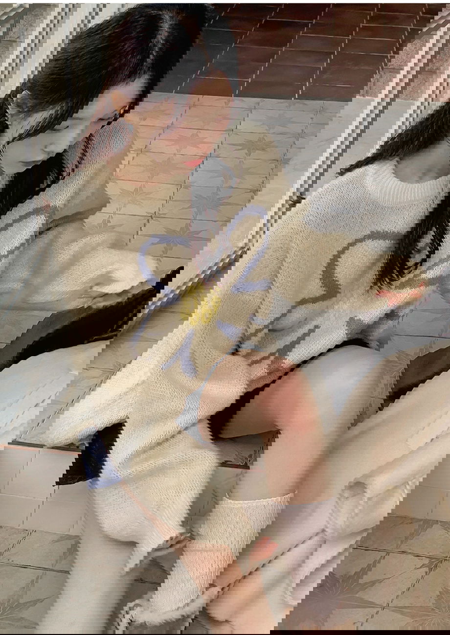 리리앤코 플로네브 브러쉬 플라워 루즈핏 니트