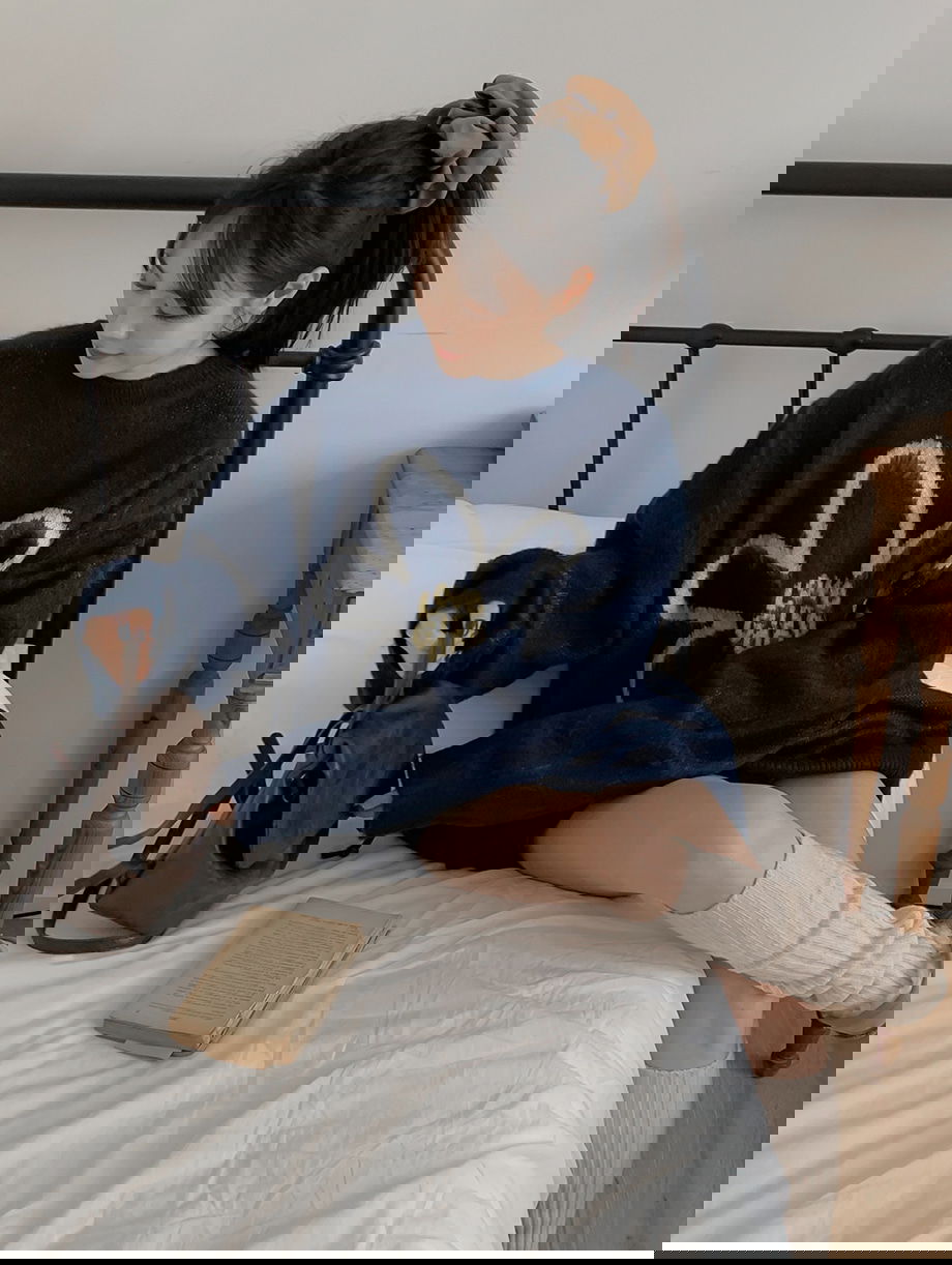 리리앤코 플로네브 브러쉬 플라워 루즈핏 니트