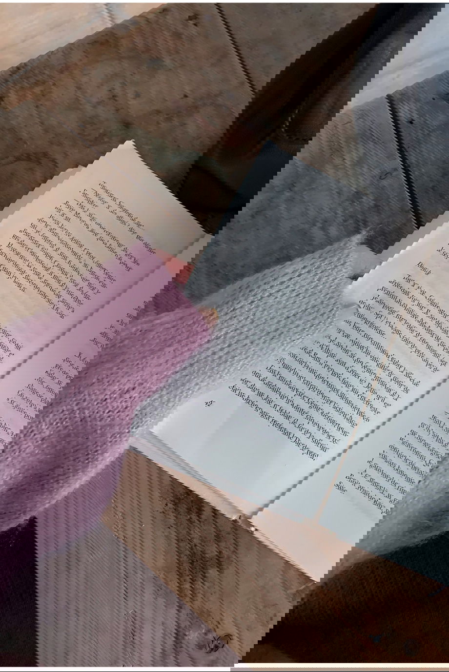 리리앤코 플로네브 브러쉬 플라워 루즈핏 니트