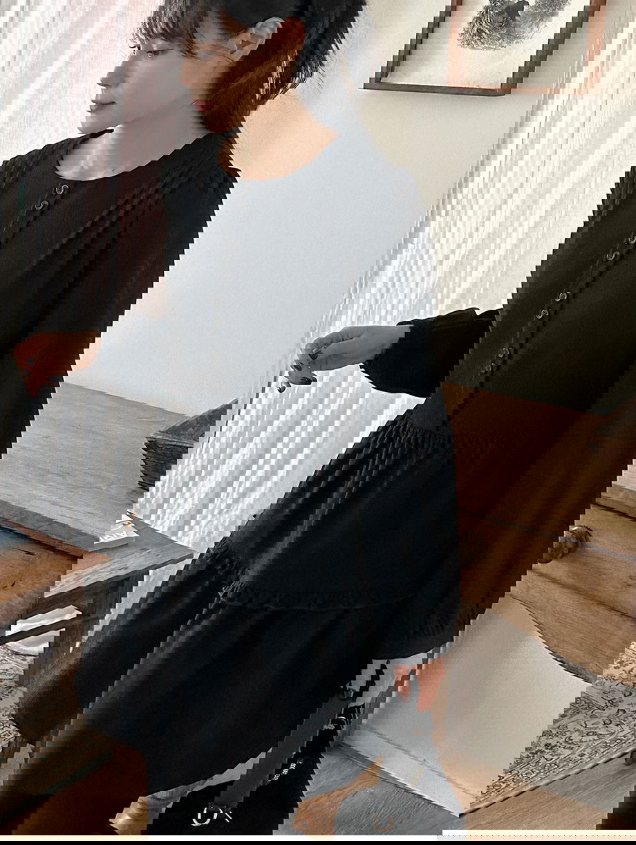 리리앤코 렛폴드 피치기모 셔링 핀턱 스트랩 라운드넥 미니 원피스