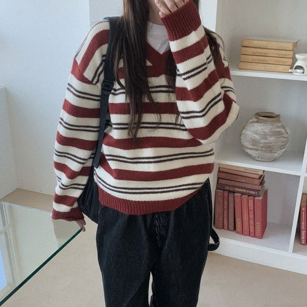 Crying Wool Striped V-Neck Knitwear 针织衫