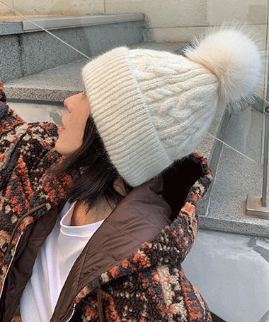 ドッツケーブルポンポンビーニー