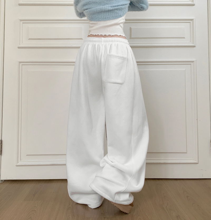 민소매 모델 착용 이미지-S1L6