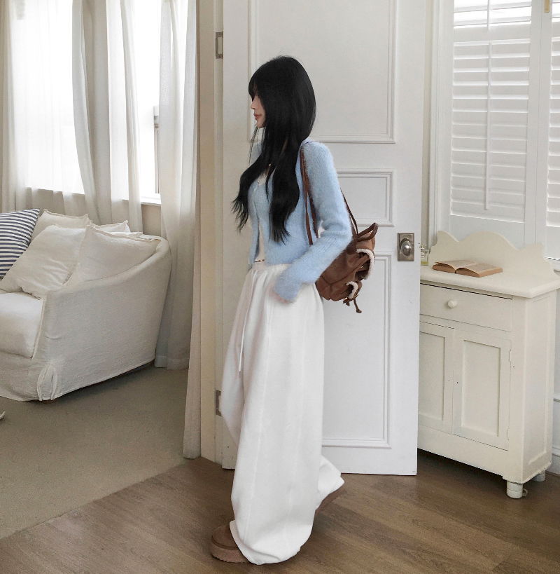 민소매 모델 착용 이미지-S1L11