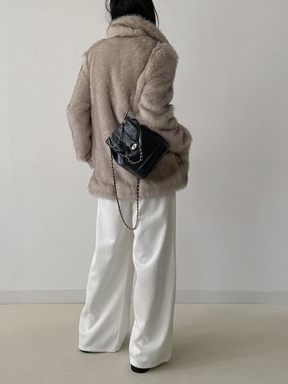 바지 모델 착용 이미지-S4L8