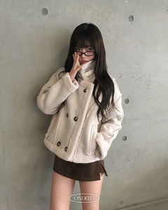 米色翻領羊毛絨短版外套