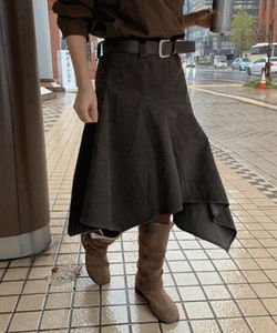 カネル切り替えアシンメトリーミディスカート