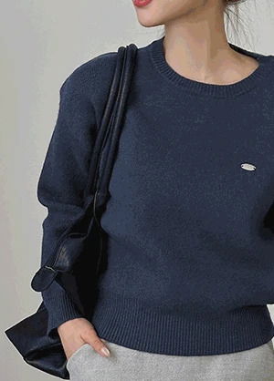 렌포드유 라운드넥 펜던트 니트