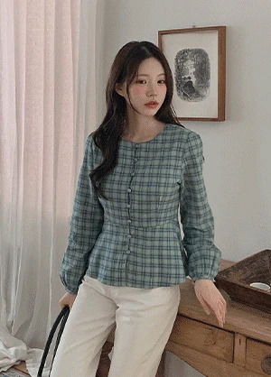 코이블라 겉기모 체크 콩단추 페플럼 블라우스