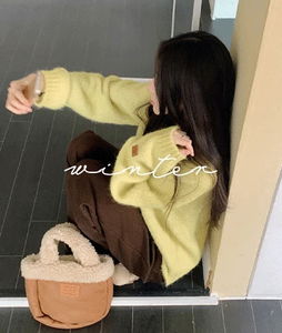 柔軟保暖圓領寬鬆針織毛衣