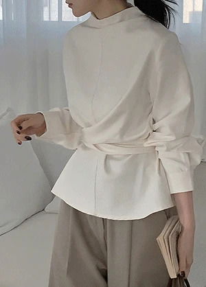 포티브덴 하이넥 스트랩 블라우스