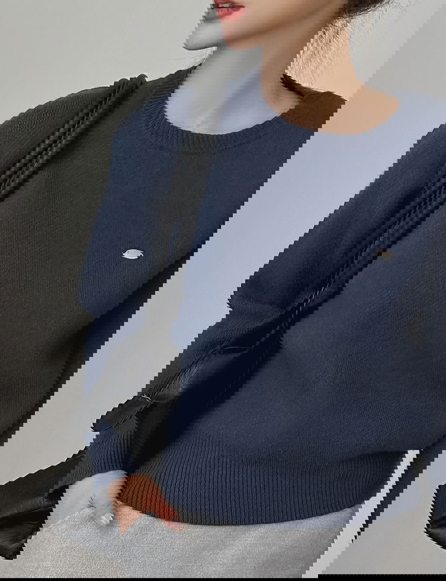 렌포드유 라운드넥 펜던트 니트