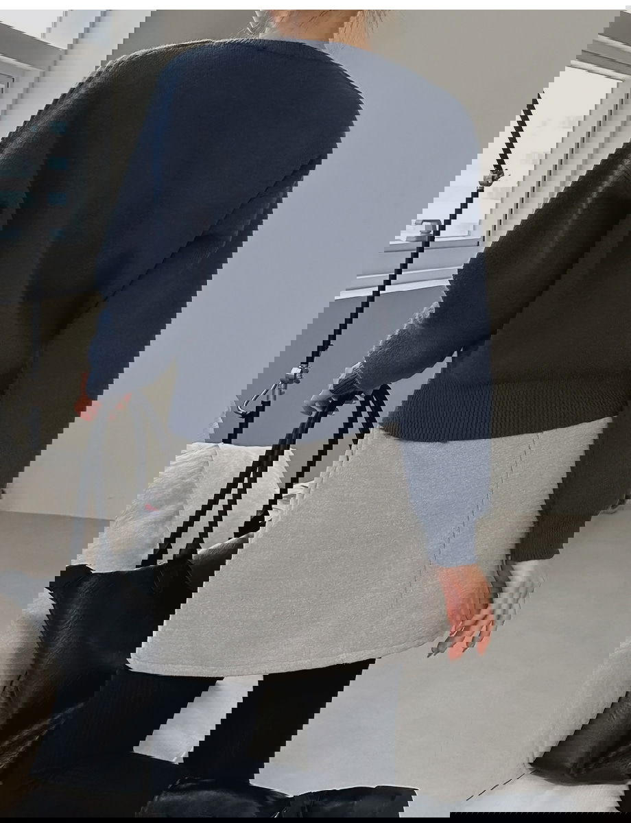 렌포드유 라운드넥 펜던트 니트