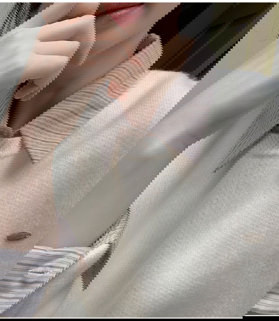 렌포드유 라운드넥 펜던트 니트