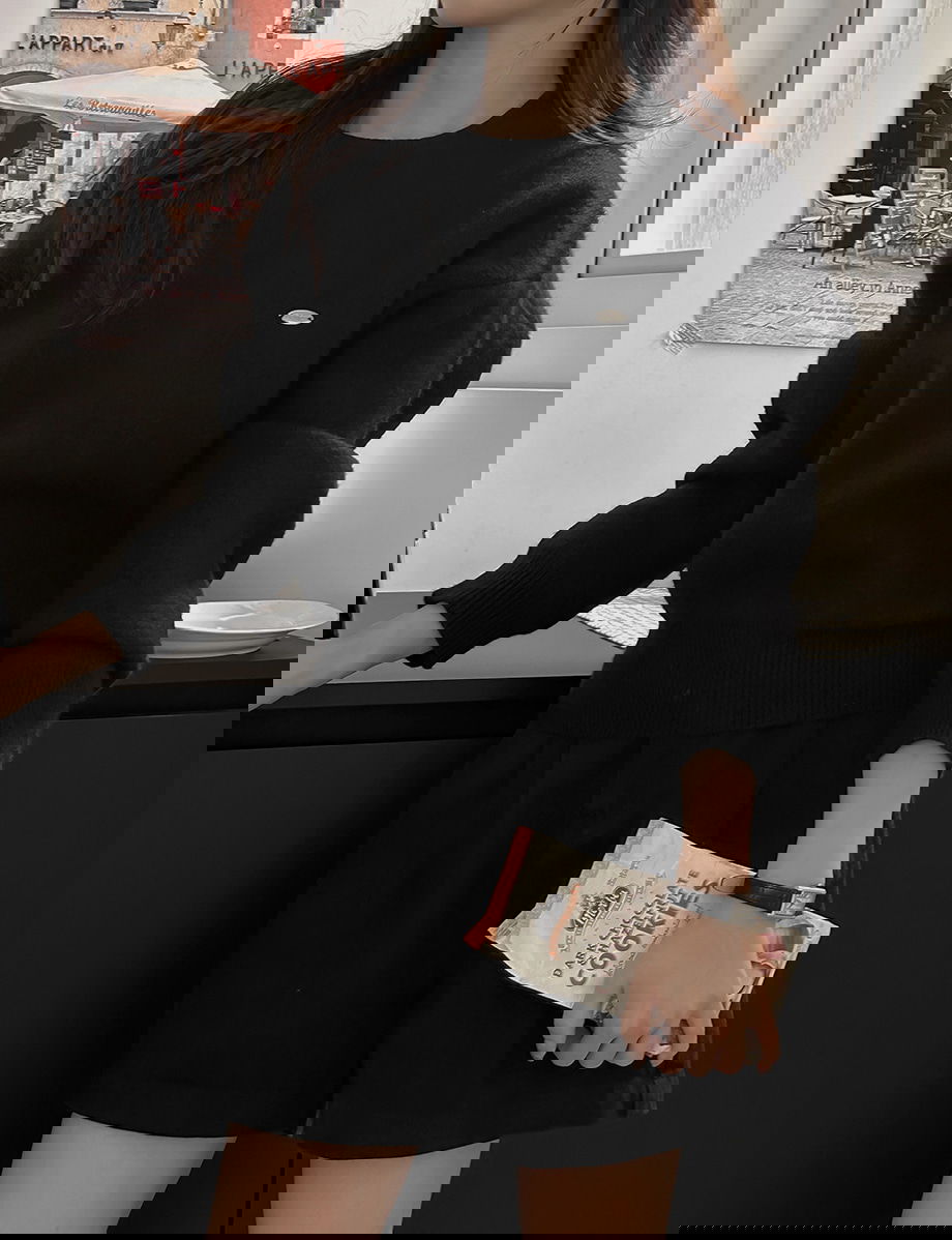 렌포드유 라운드넥 펜던트 니트