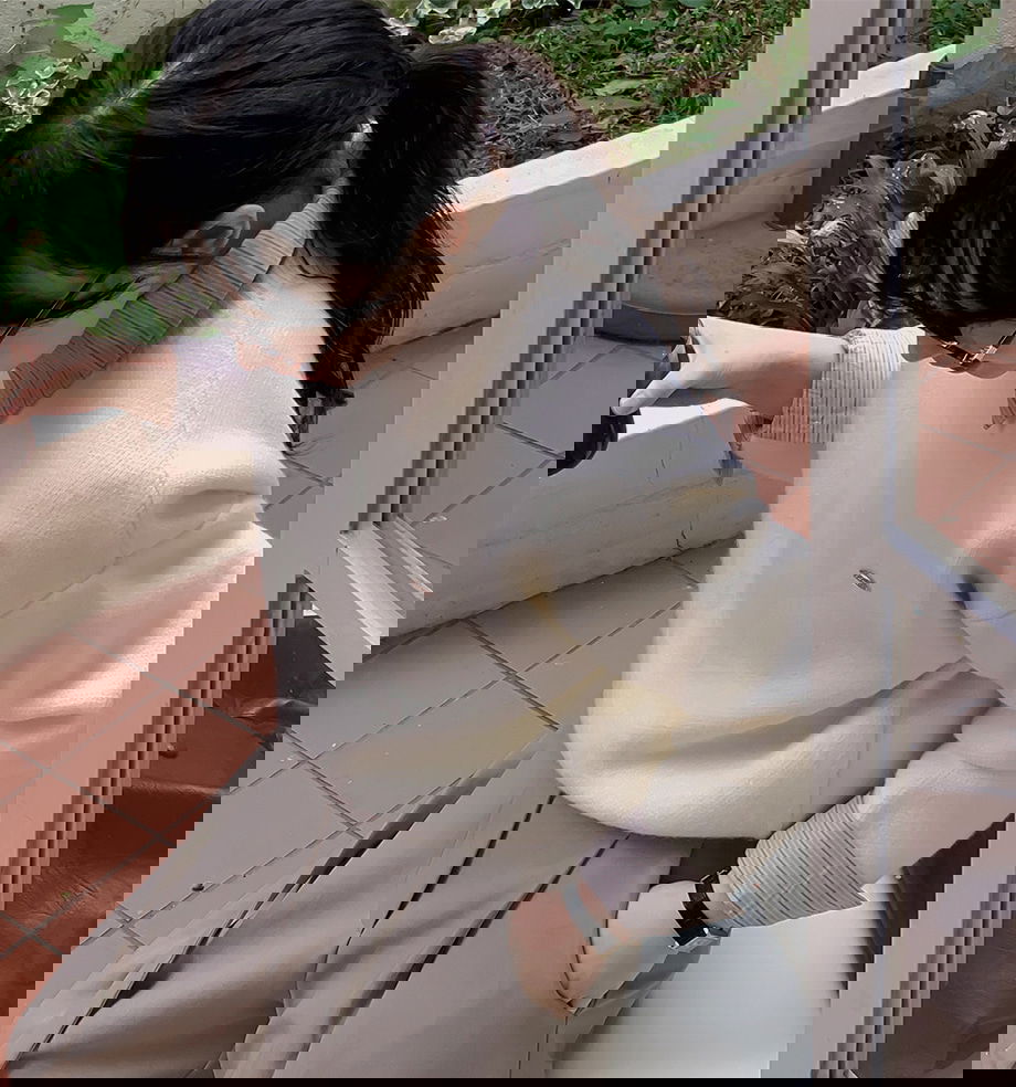 렌포드유 라운드넥 펜던트 니트