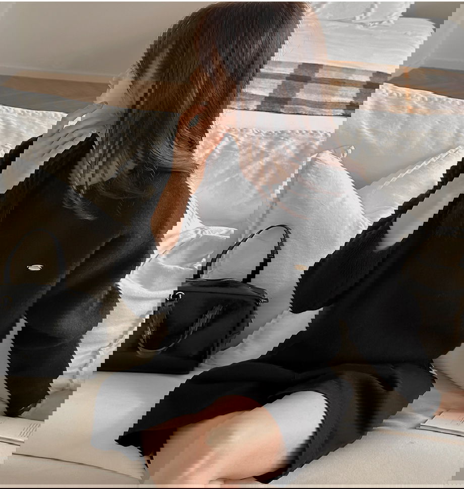 렌포드유 라운드넥 펜던트 니트