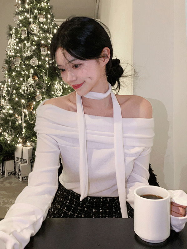 一字領露肩長袖上衣+小圍巾