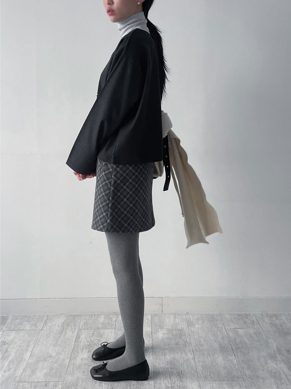 긴팔 티셔츠 모델 착용 이미지-S6L16