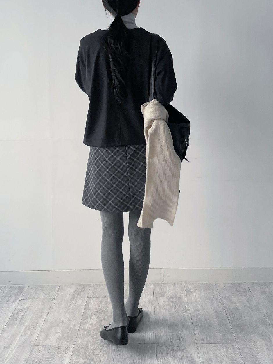 긴팔 티셔츠 모델 착용 이미지-S6L20