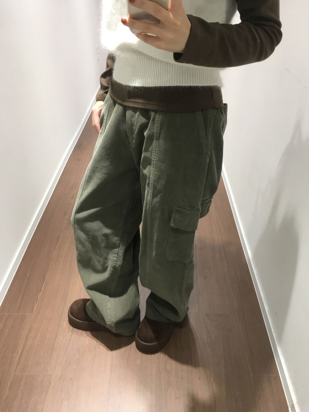 바지 모델 착용 이미지-S5L4