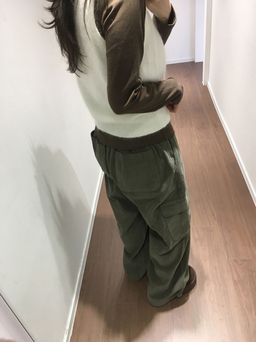 바지 모델 착용 이미지-S5L6