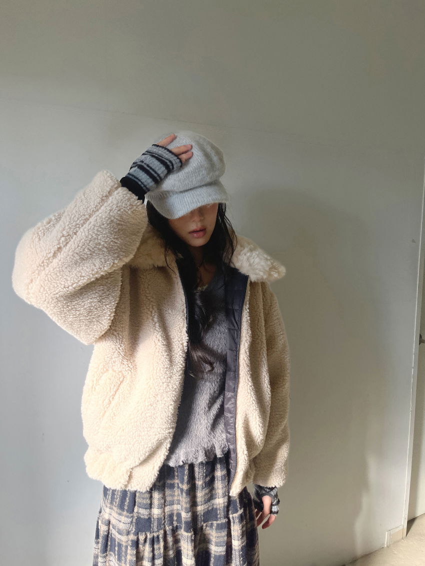 반팔 티셔츠 모델 착용 이미지-S1L16