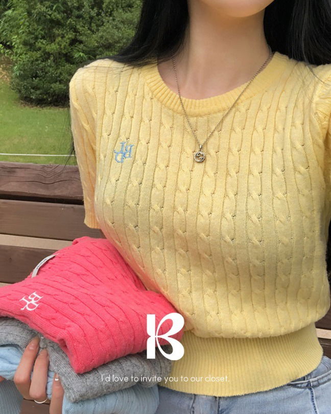 More twisted round short-sleeved knit