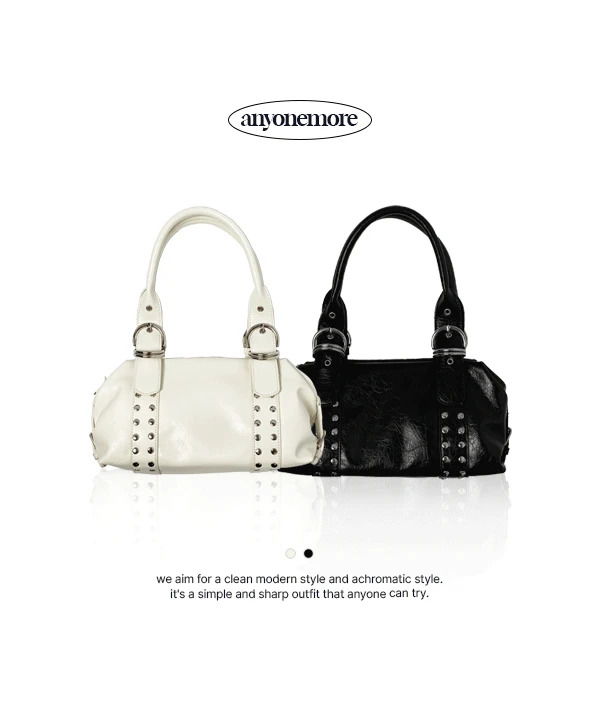 クバスタッズバックルレザーショルダーバッグ