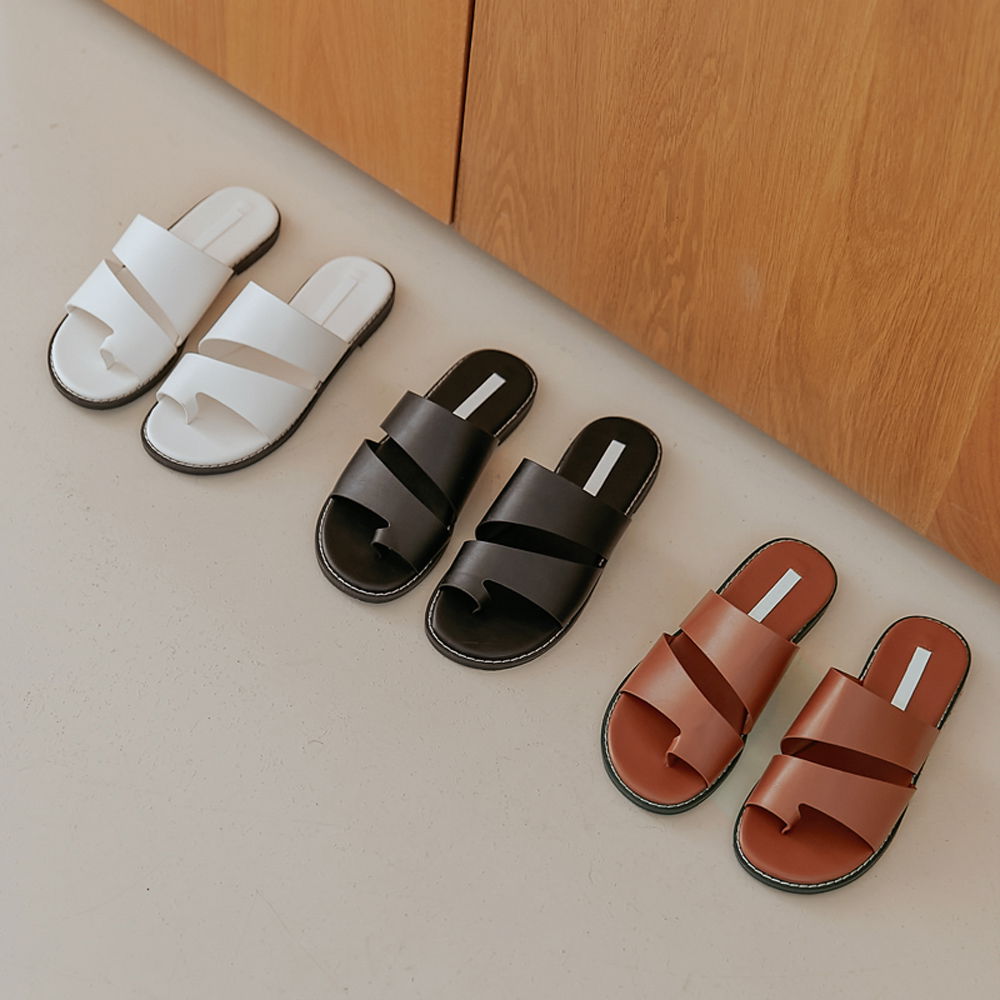 Unit cut-out mule slippers