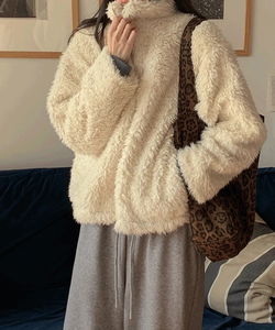 エドキンストリングハイネックキルティングファージップアップジャケット