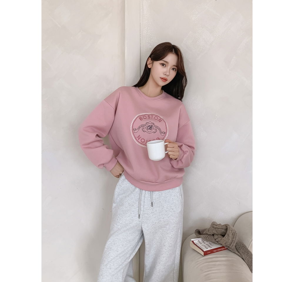 긴팔 티셔츠 모델 착용 이미지-S1L8