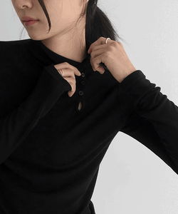 Moric Button Point Half Turtleneck Long Sleeve T-Shirt