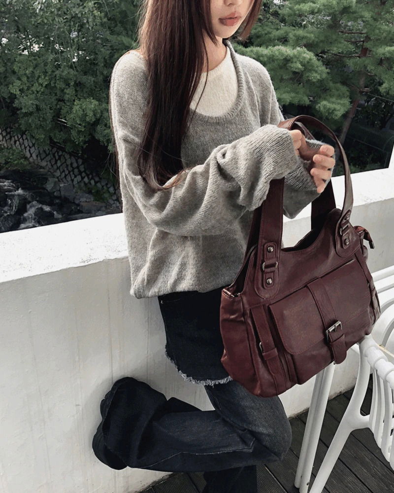 口袋扣環真皮肩背斜背包