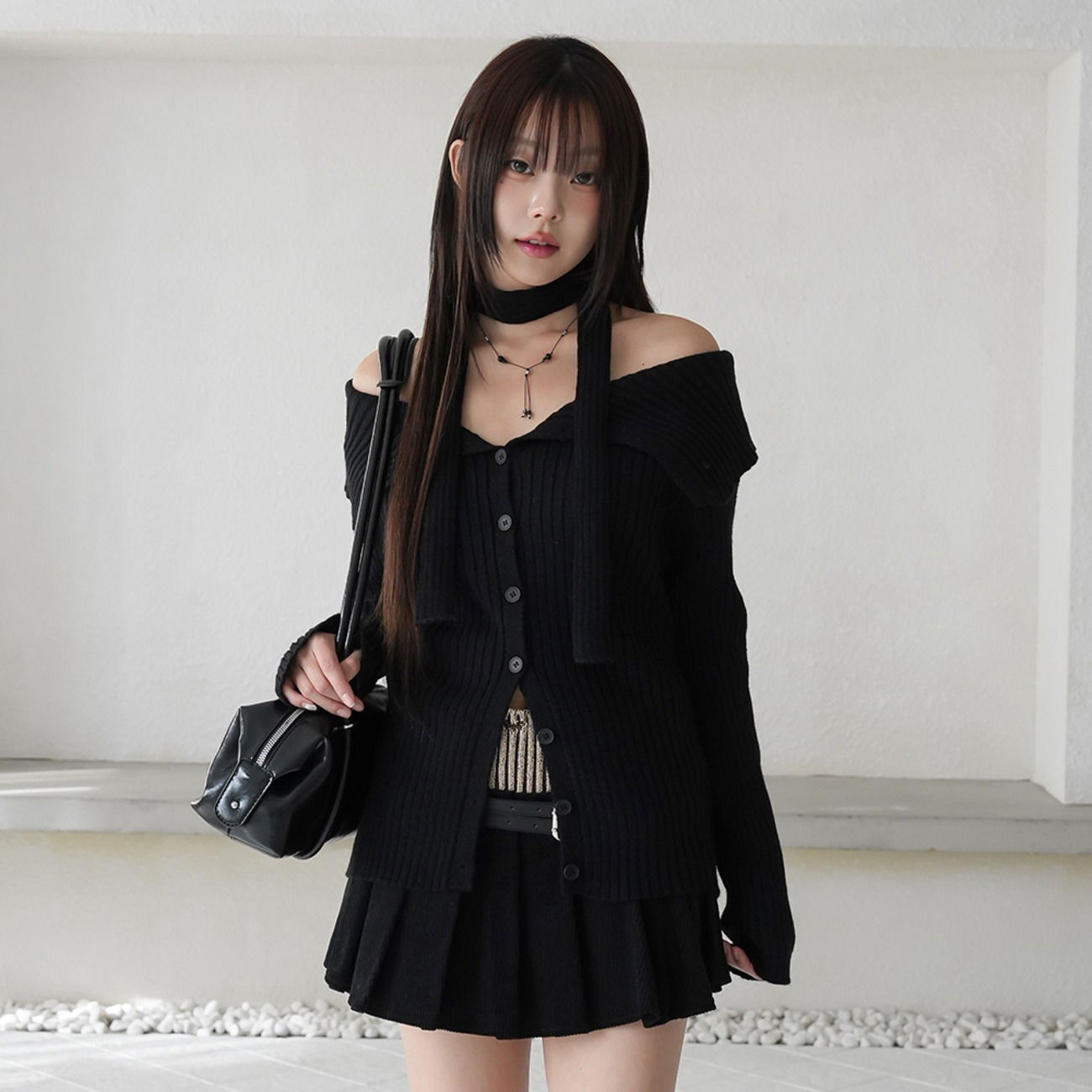 B&N Off-Shoulder Knitwear