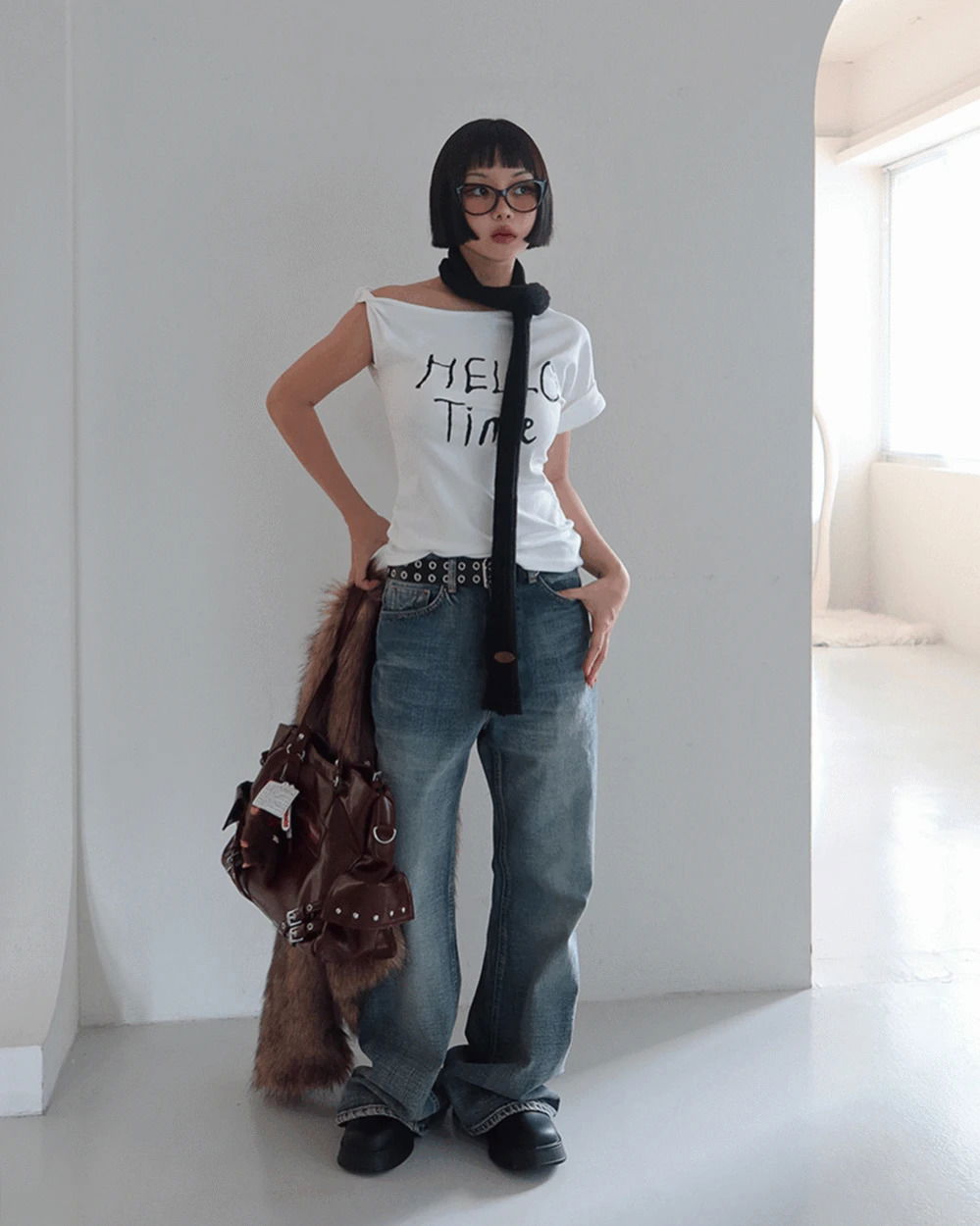 Off-shoulder lettering short-sleeved T-shirt