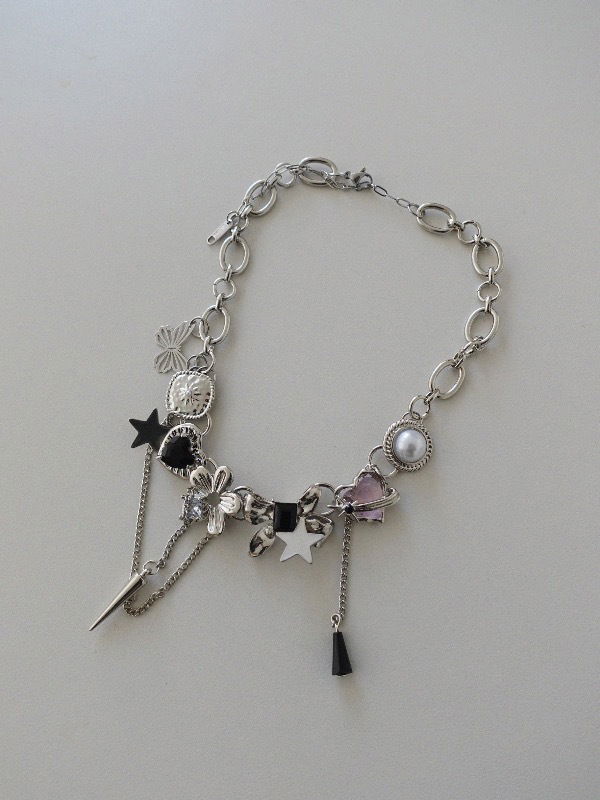 ︎ONLY VIVIC ︎QUEENCARD CHAIN NECKLACE