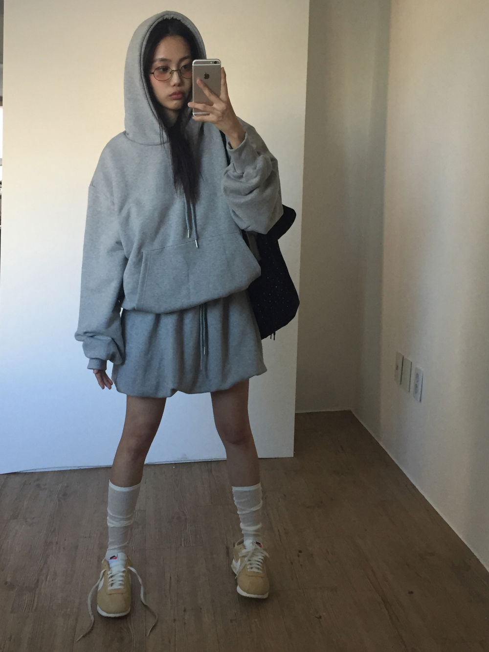 드레스 모델 착용 이미지-S2L8