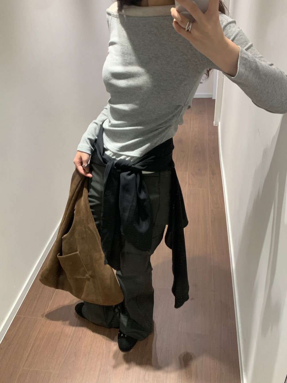 미니 스커트 모델 착용 이미지-S4L8