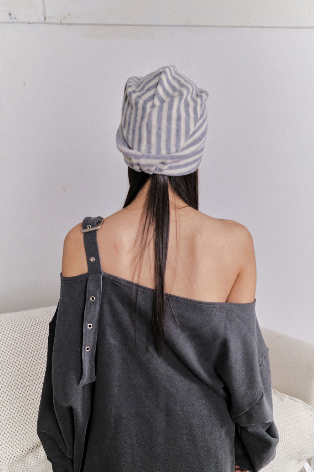 긴팔 티셔츠 모델 착용 이미지-S1L10